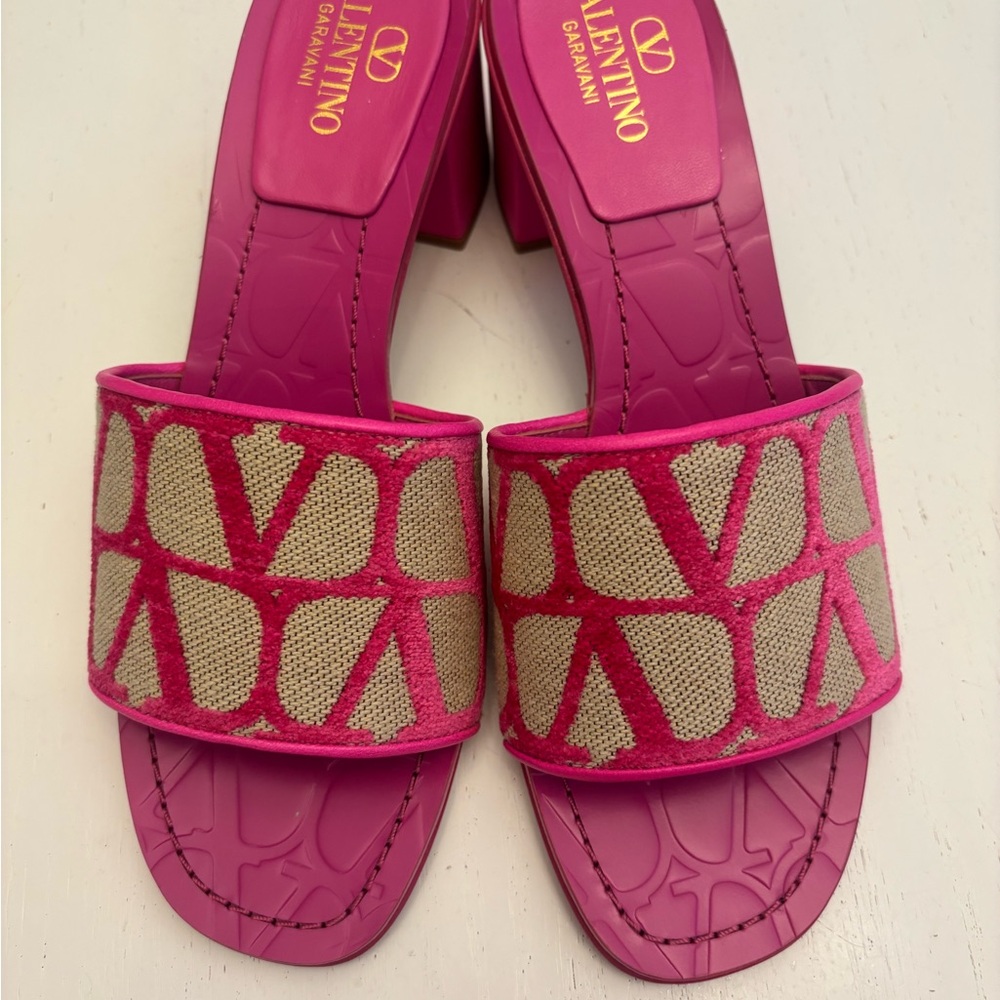 Valentino Garavani Pink and Cream Sandals with Geometric Pattern